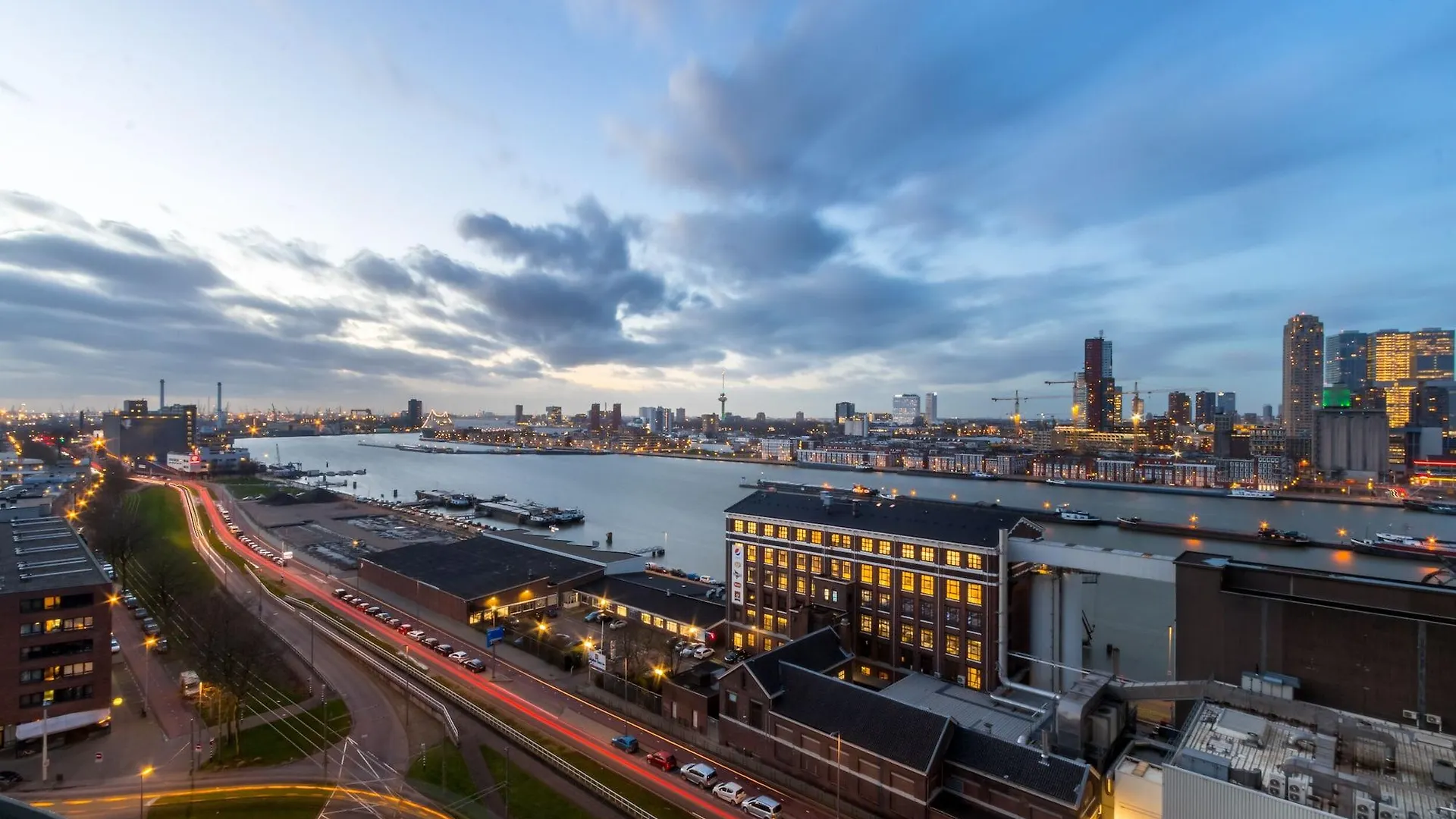 Art Hotel Rotterdam-Fully Renovated 4*, Роттердам